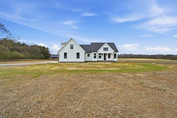 6 Acres of Land with Home for Sale in Shelbyville, Tennessee