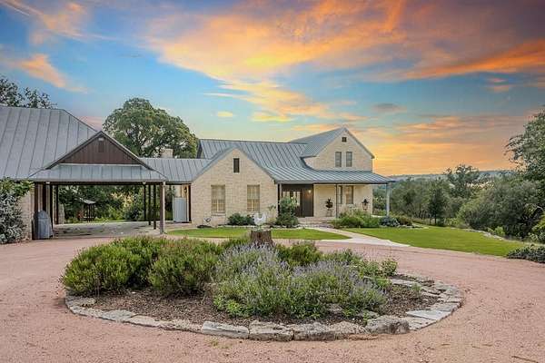 5.15 Acres of Improved Mixed-Use Land for Sale in Fredericksburg, Texas