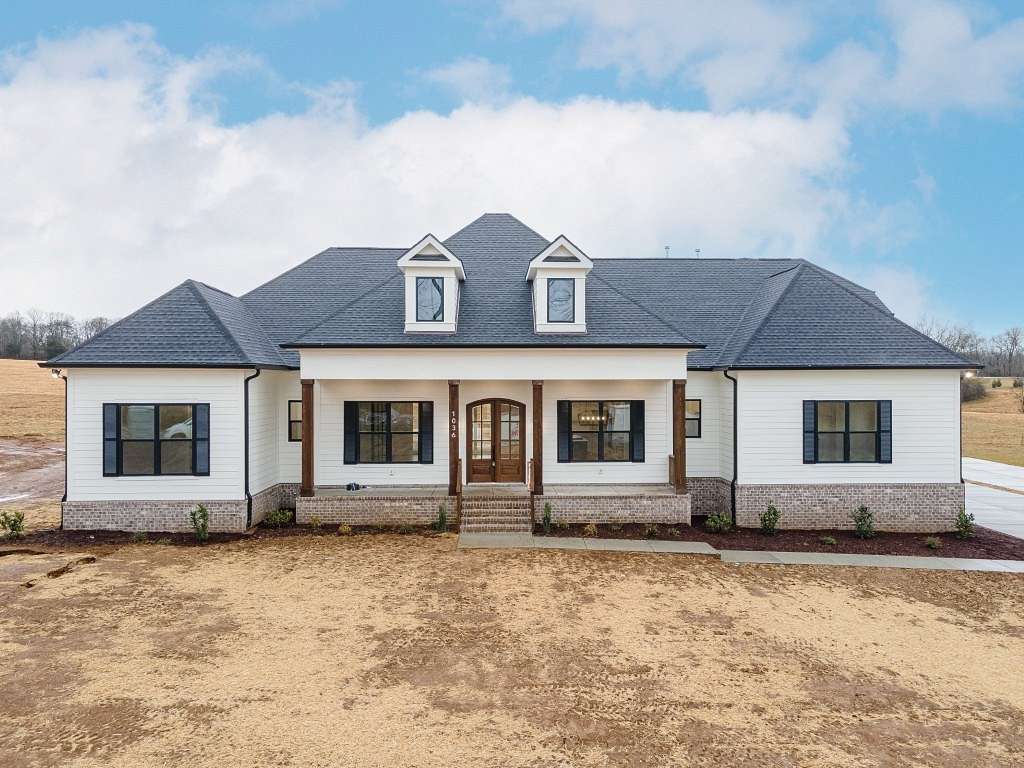 3.35 Acres of Land with Home for Sale in Columbia, Tennessee