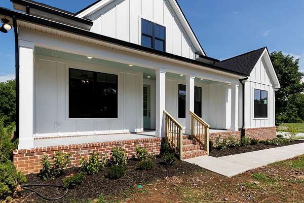 3.35 Acres of Residential Land with Home for Sale in Columbia, Tennessee