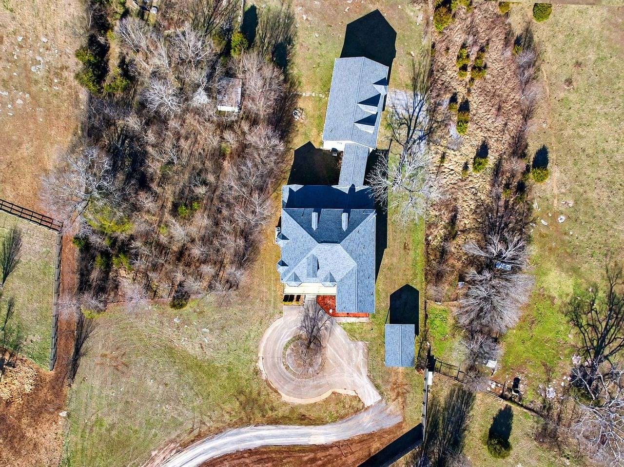 5.55 Acres of Land with Home for Sale in Lebanon, Tennessee