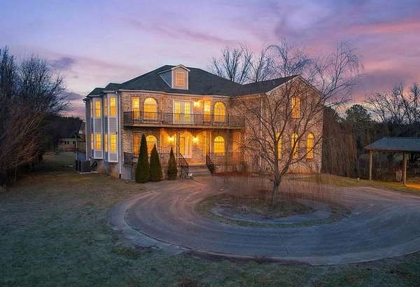 5.55 Acres of Residential Land with Home for Sale in Lebanon, Tennessee