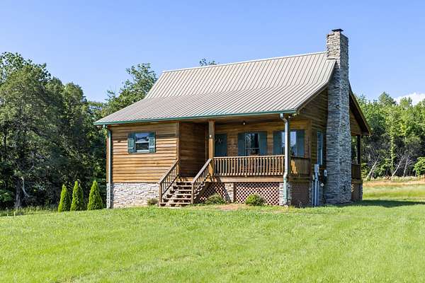 5 Acres of Residential Land with Home for Sale in Palmyra, Tennessee