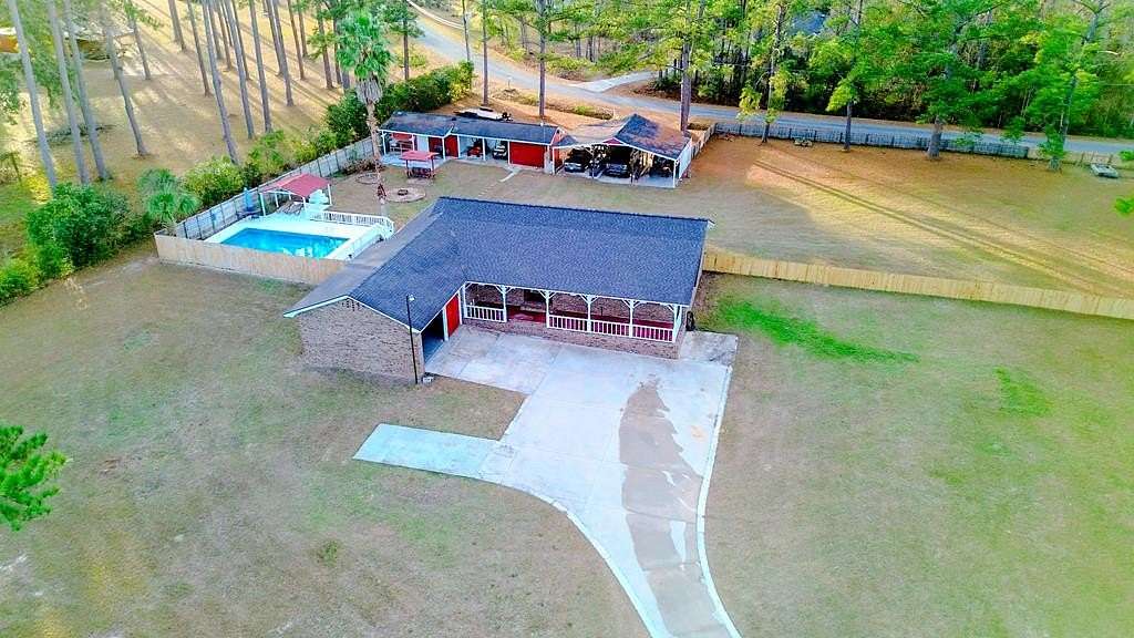 1.57 Acres of Residential Land with Home for Sale in Valdosta, Georgia