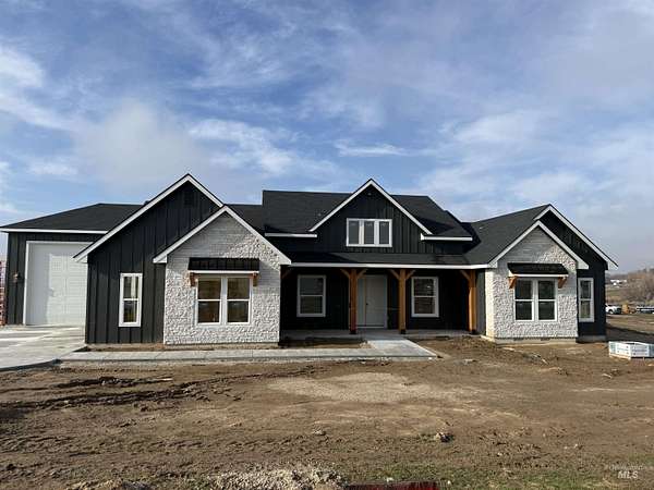 1.8 Acres of Residential Land with Home for Sale in Caldwell, Idaho