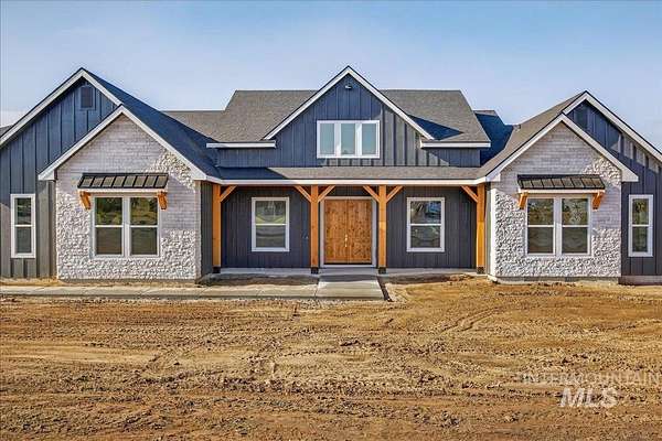 1.8 Acres of Residential Land with Home for Sale in Caldwell, Idaho