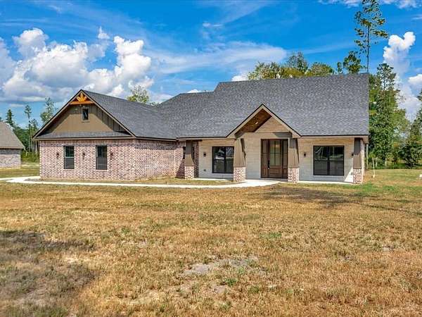 1.55 Acres of Residential Land with Home for Sale in Diboll, Texas