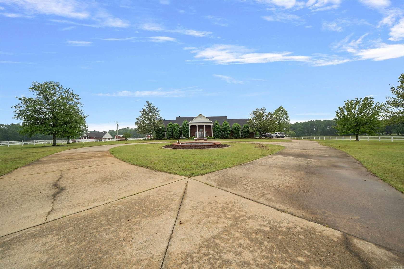 3.13 Acres of Residential Land with Home for Sale in El Paso, Arkansas