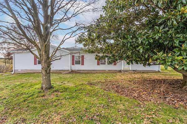 2.56 Acres of Residential Land with Home for Sale in Oakland, Kentucky