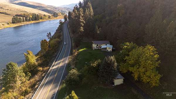 4 Acres of Residential Land with Home for Sale in Lenore, Idaho