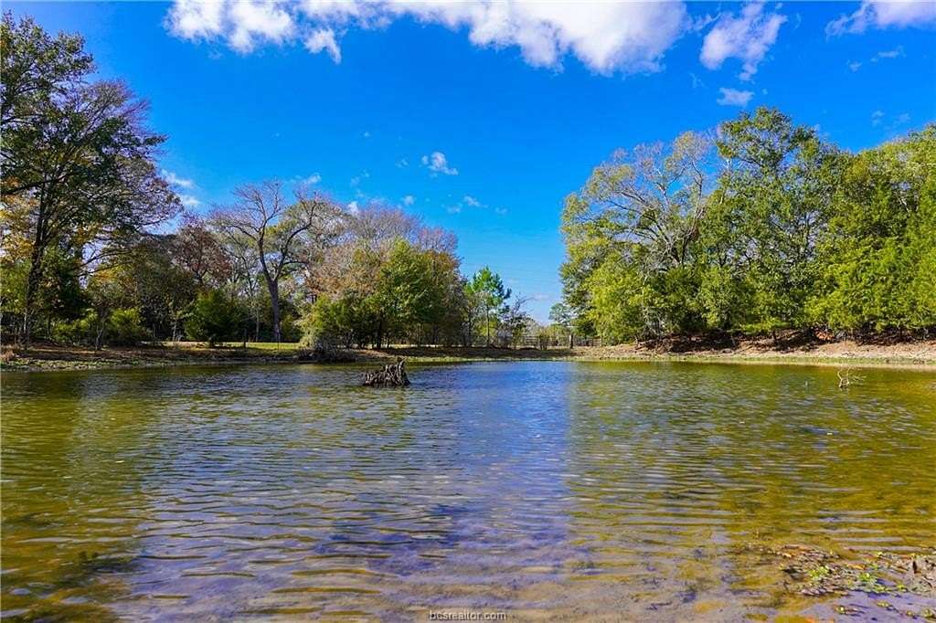 8 Acres of Residential Land for Sale in Navasota, Texas