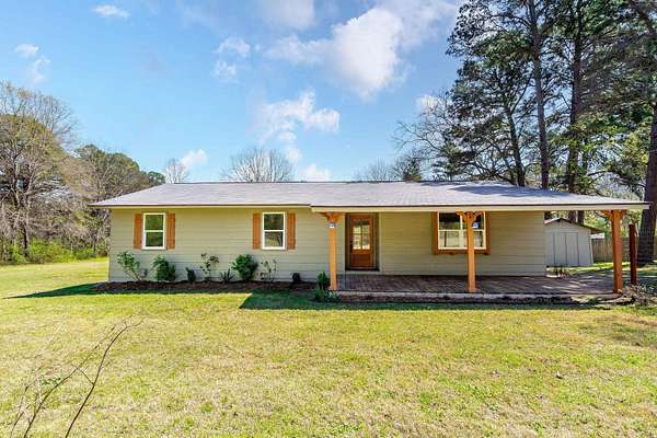 1.55 Acres of Residential Land with Home for Sale in Daingerfield, Texas