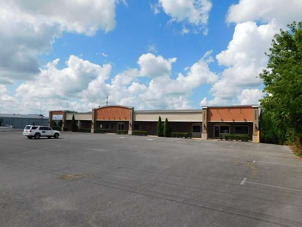 1.67 Acres of Improved Commercial Land for Sale in Shelbyville, Tennessee