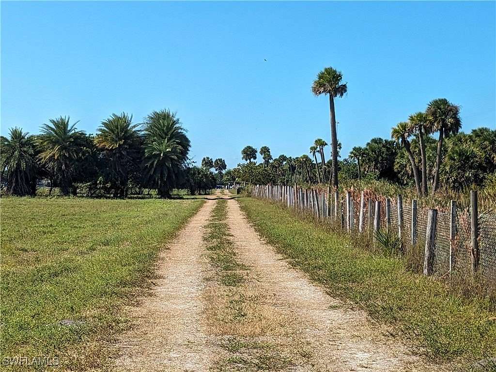 15 Acres of Recreational Land with Home for Sale in Clewiston, Florida