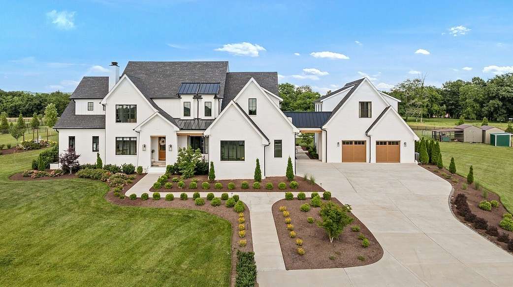 7.89 Acres of Land with Home for Sale in Franklin, Tennessee