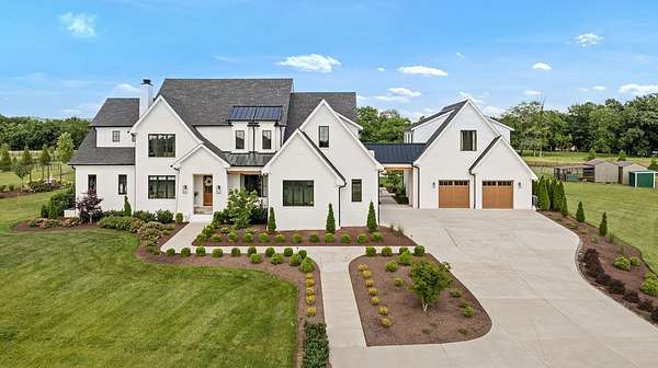 7.89 Acres of Land with Home for Sale in Franklin, Tennessee