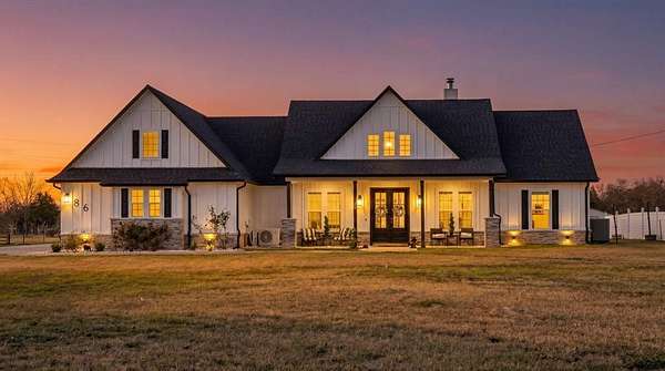 1.65 Acres of Residential Land with Home for Sale in Canton, Texas