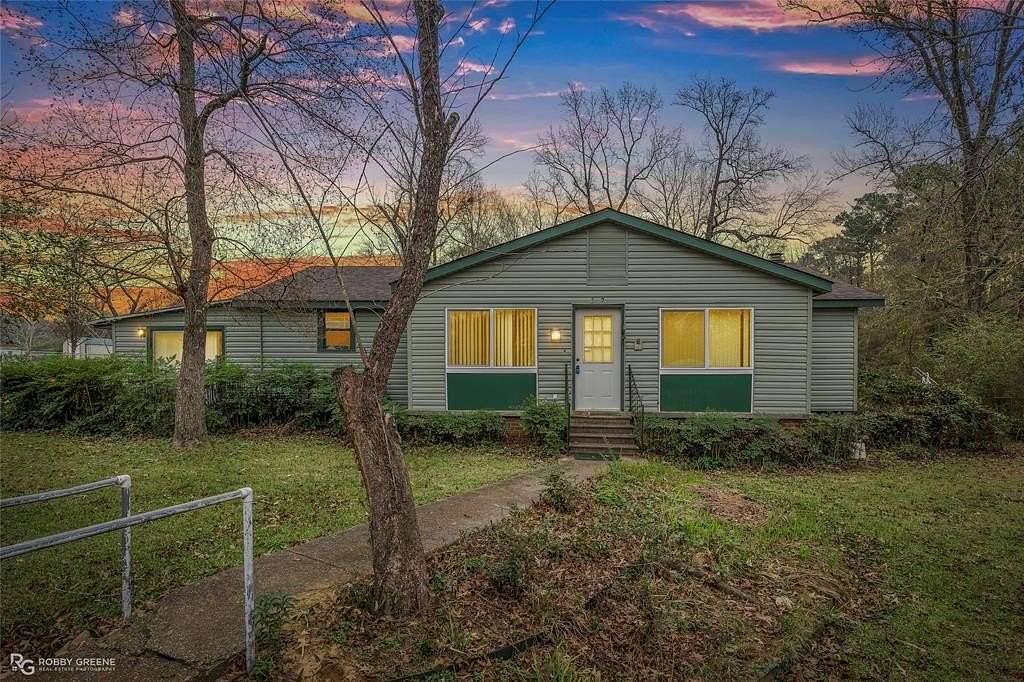 5 Acres of Residential Land with Home for Sale in Princeton, Louisiana