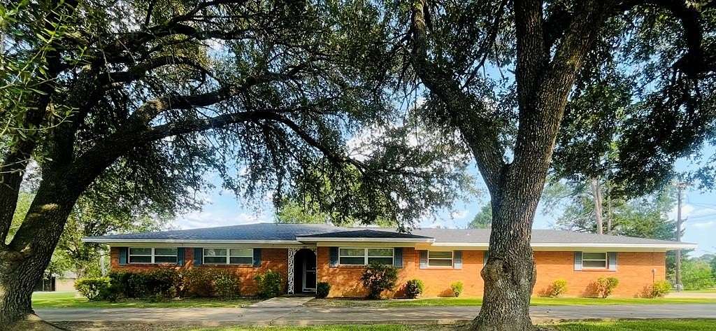 2.34 Acres of Residential Land with Home for Sale in Garrison, Texas