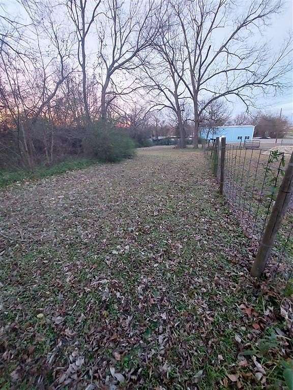 1.37 Acres of Land for Sale in Commerce, Texas