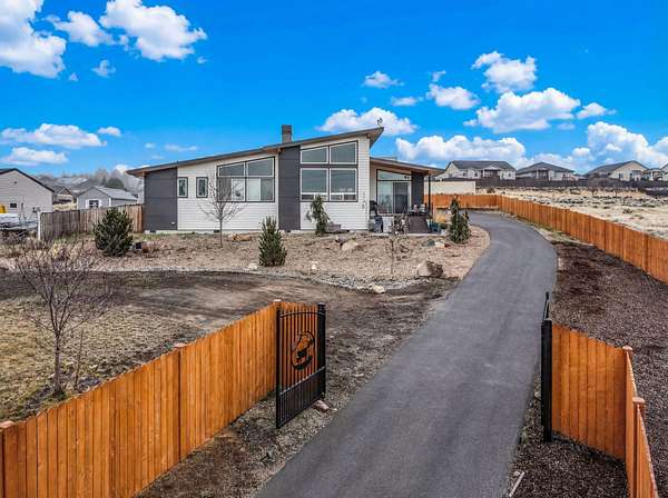 1.56 Acres of Residential Land with Home for Sale in Redmond, Oregon