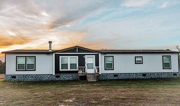 2 Acres of Residential Land with Home for Sale in Palestine, Texas