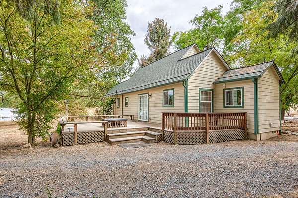 6.82 Acres of Residential Land with Home for Sale in Gold Hill, Oregon