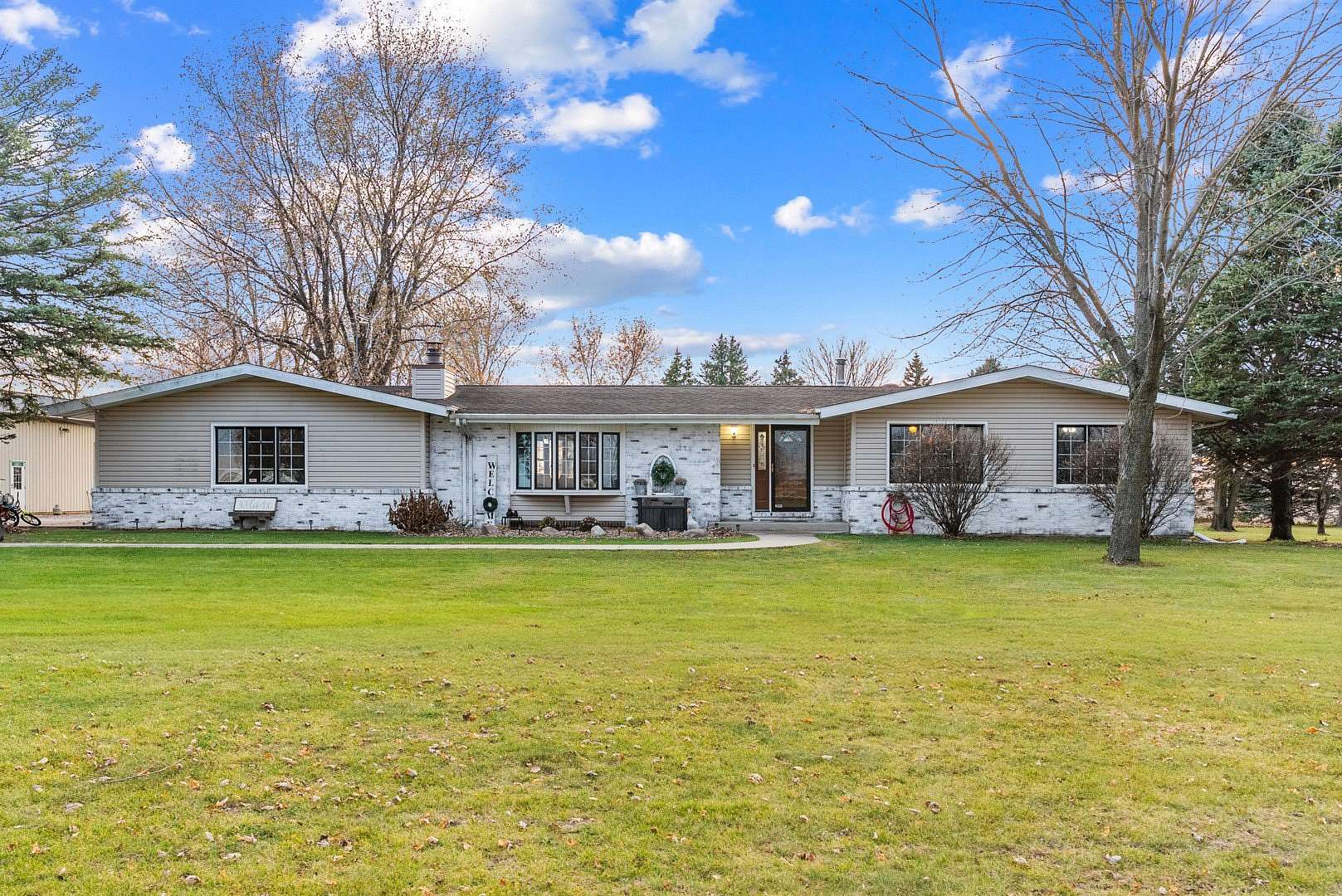 4.58 Acres of Residential Land with Home for Sale in Manhattan, Illinois