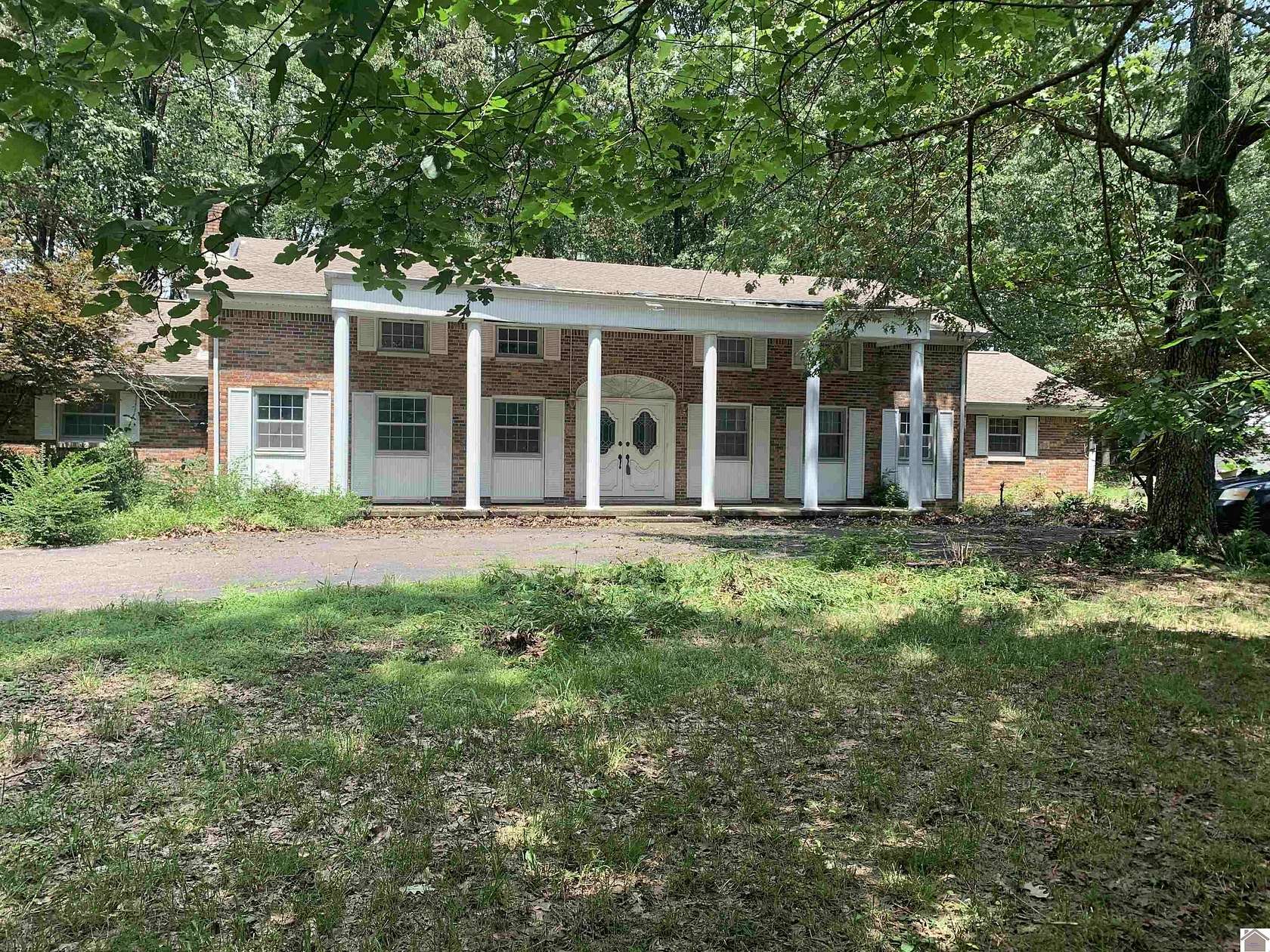 3.53 Acres of Residential Land with Home for Sale in Paducah, Kentucky