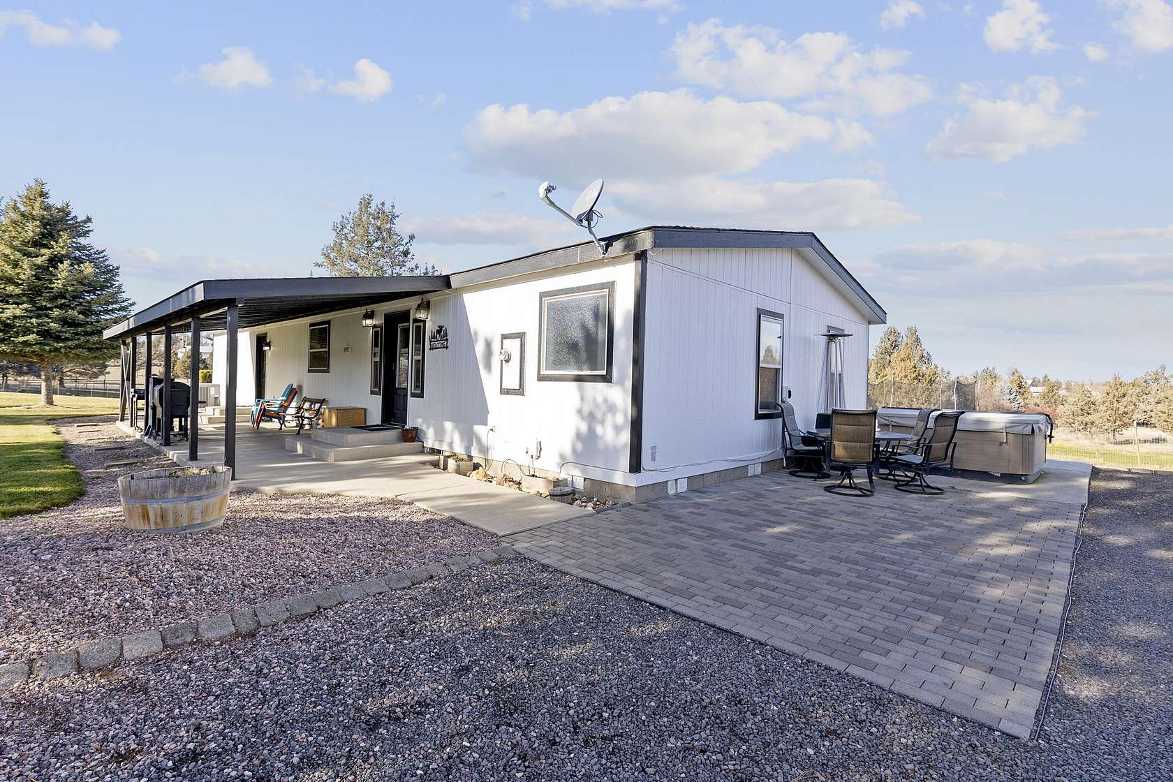 2.35 Acres of Residential Land with Home for Sale in Madras, Oregon