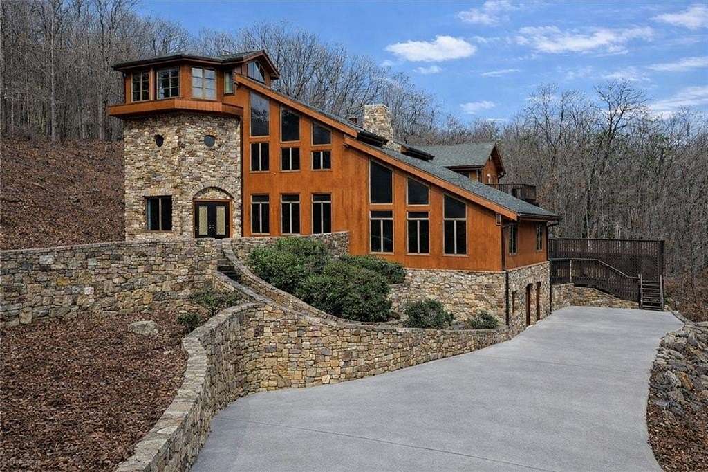 88.9 Acres of Land with Home for Sale in LaFayette, Georgia