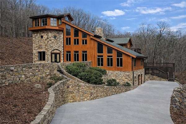 88.9 Acres of Land with Home for Sale in LaFayette, Georgia