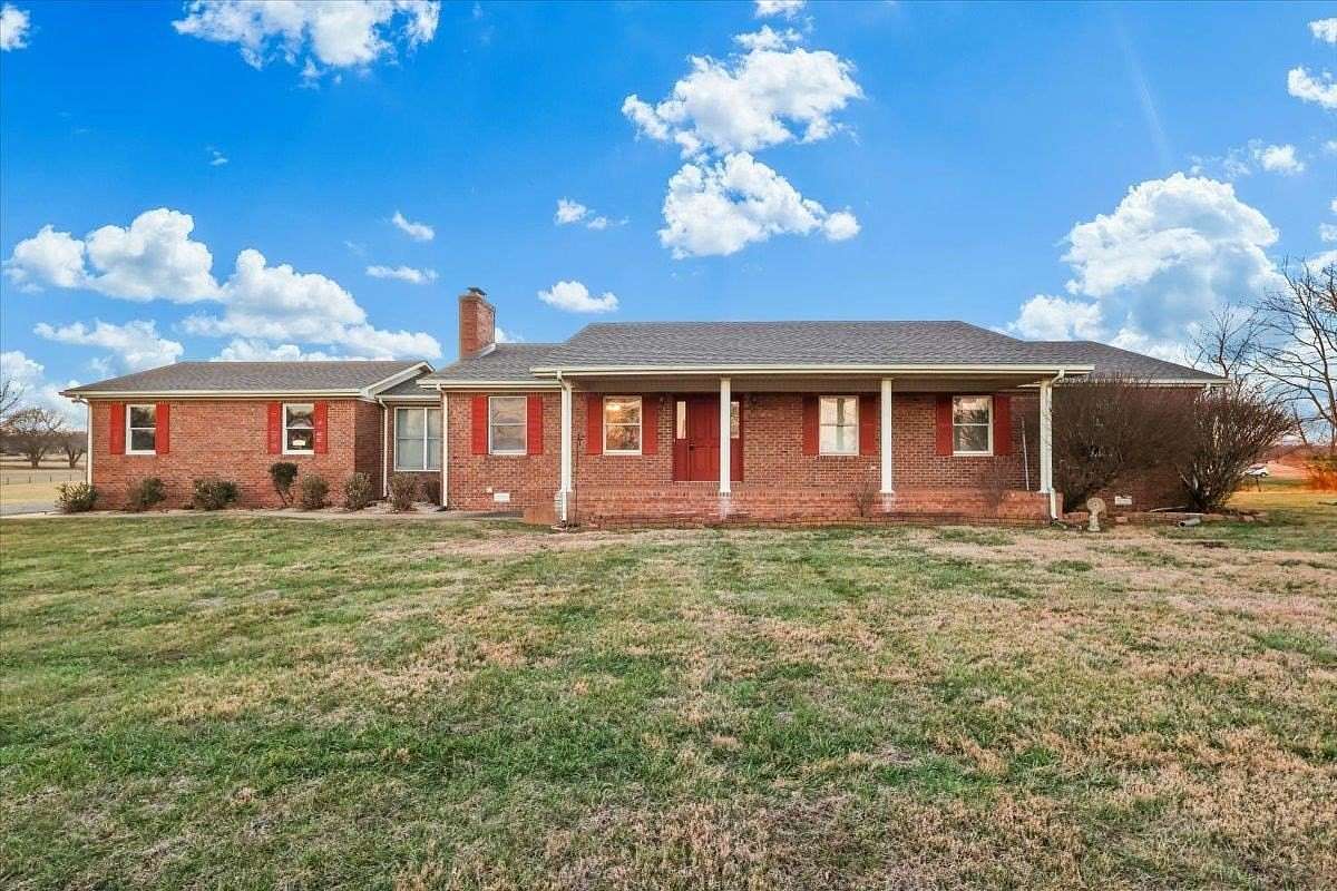 5 Acres of Residential Land with Home for Sale in Smiths Grove, Kentucky