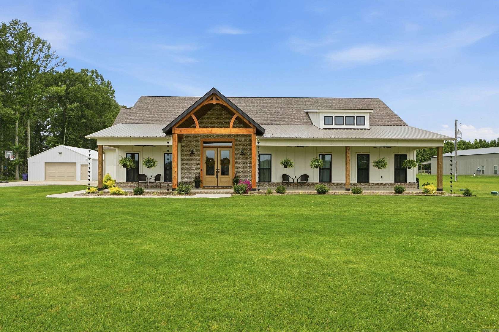 4.85 Acres of Land with Home for Sale in Greenbrier, Arkansas