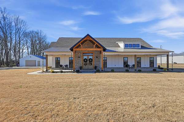 4.85 Acres of Land with Home for Sale in Greenbrier, Arkansas