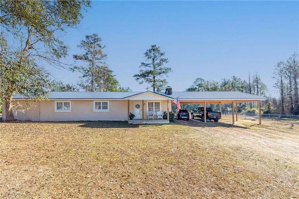 8.6 Acres of Residential Land with Home for Sale in Waycross, Georgia