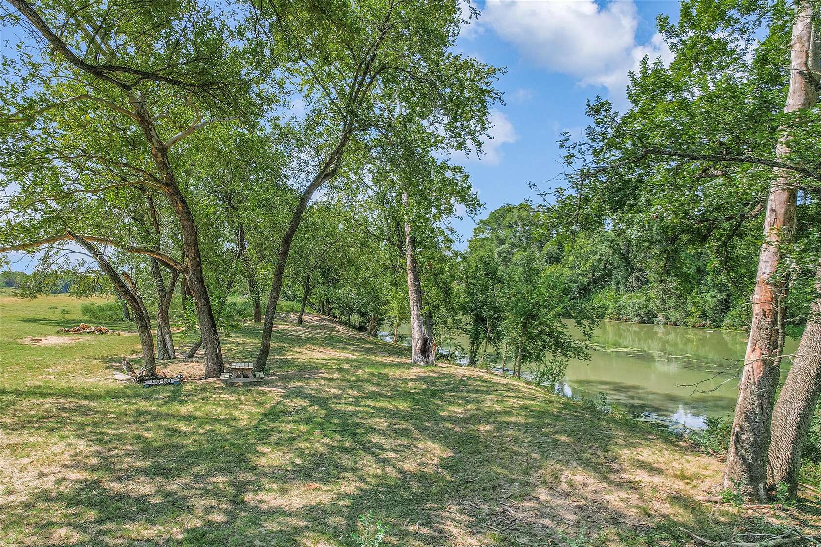 16.5 Acres of Land for Sale in Smithville, Texas