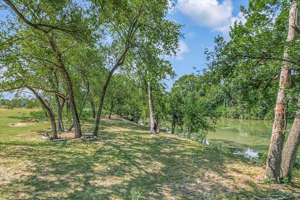 16.5 Acres of Land for Sale in Smithville, Texas