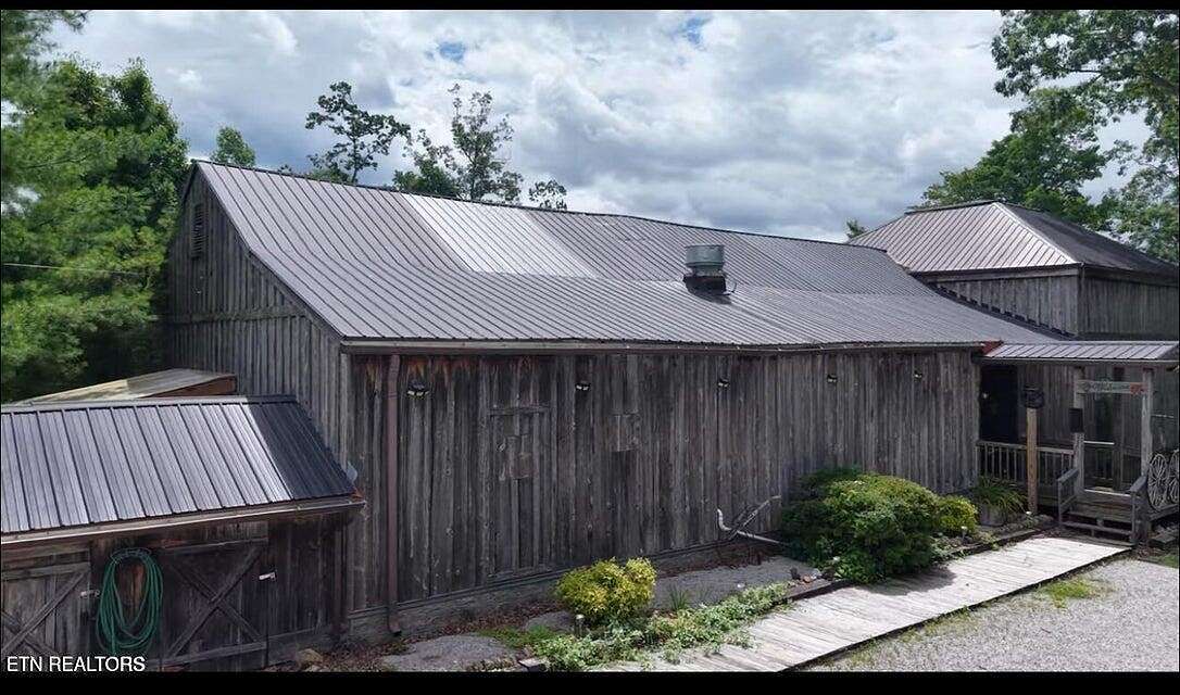 4 Acres of Improved Mixed-Use Land for Sale in Jamestown, Tennessee