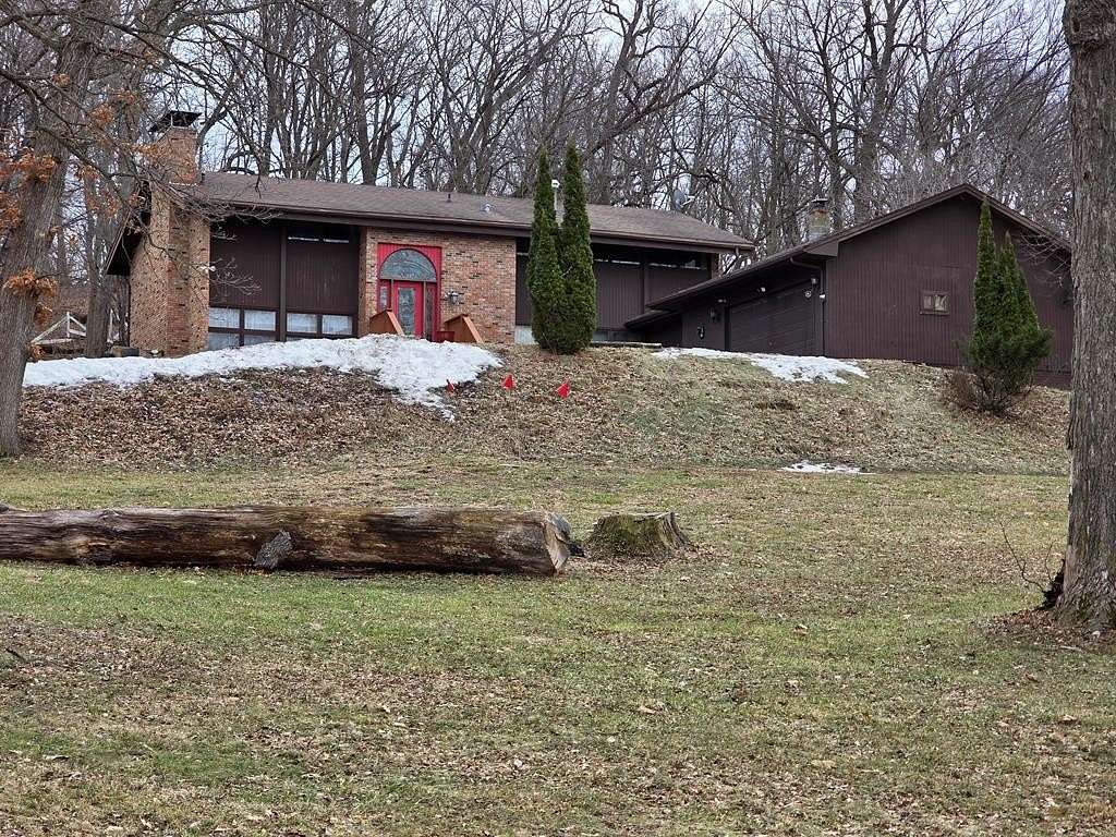 4 Acres of Land with Home for Sale in Fort Dodge, Iowa