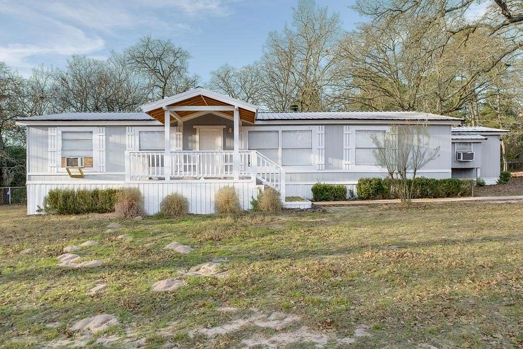 3.11 Acres of Residential Land with Home for Sale in Palestine, Texas