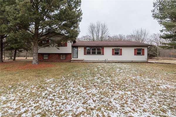 5.78 Acres of Residential Land with Home for Sale in Medina, Ohio