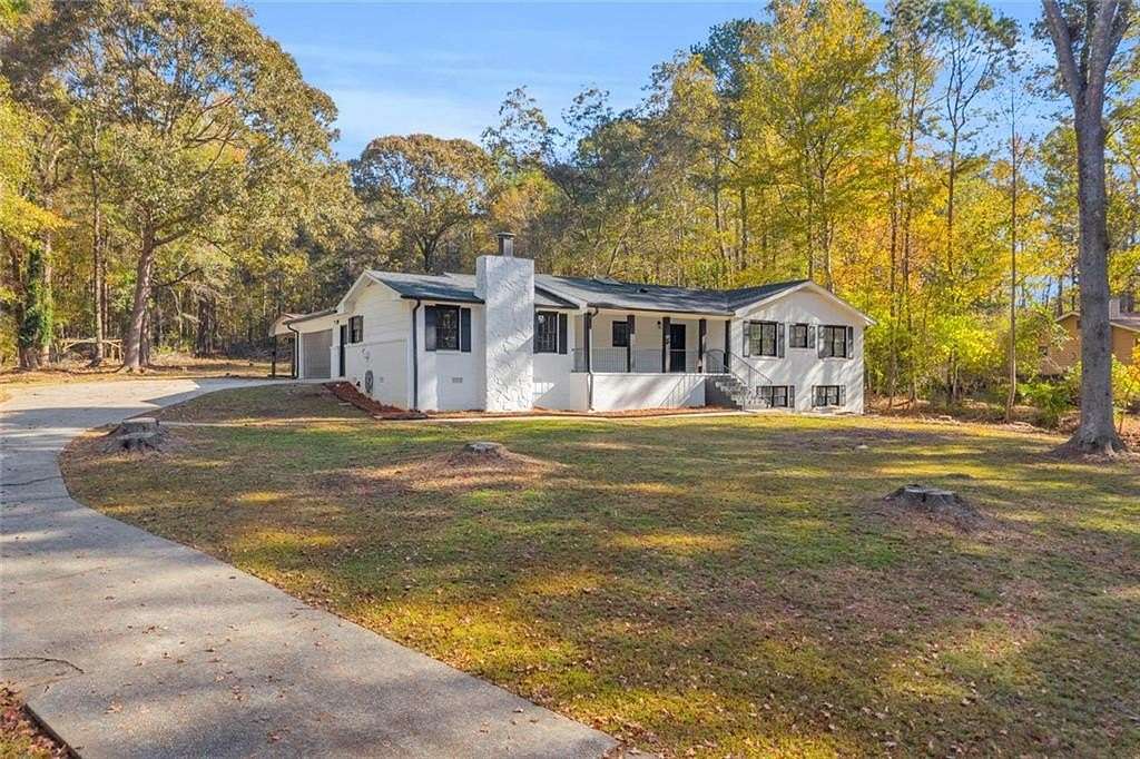 1.59 Acres of Residential Land with Home for Sale in Fayetteville, Georgia