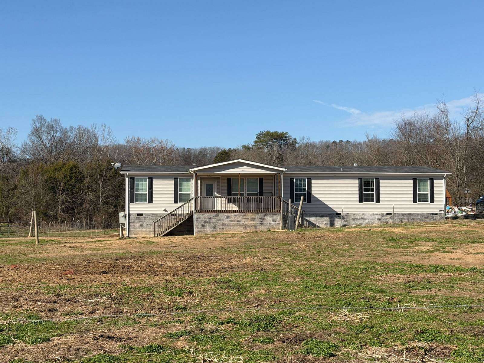 4.44 Acres of Residential Land with Home for Sale in Rockford, Tennessee