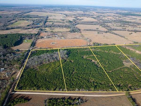 20 Acres of Recreational Land for Sale in De Kalb, Texas