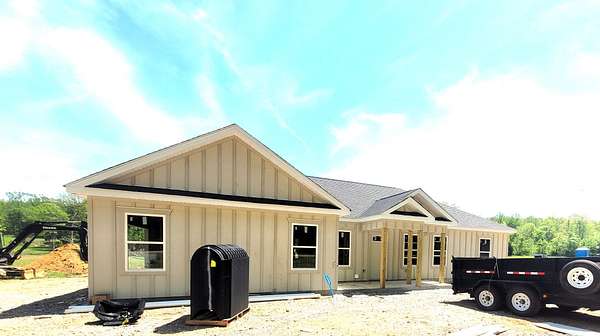 1.5 Acres of Land with Home for Sale in Dickson, Tennessee
