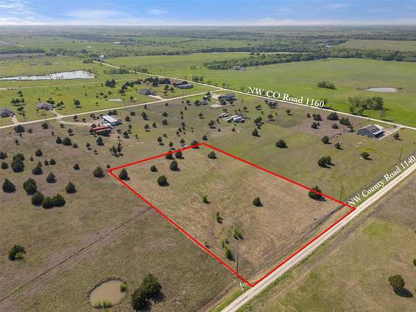 2.5 Acres of Residential Land for Sale in Corsicana, Texas