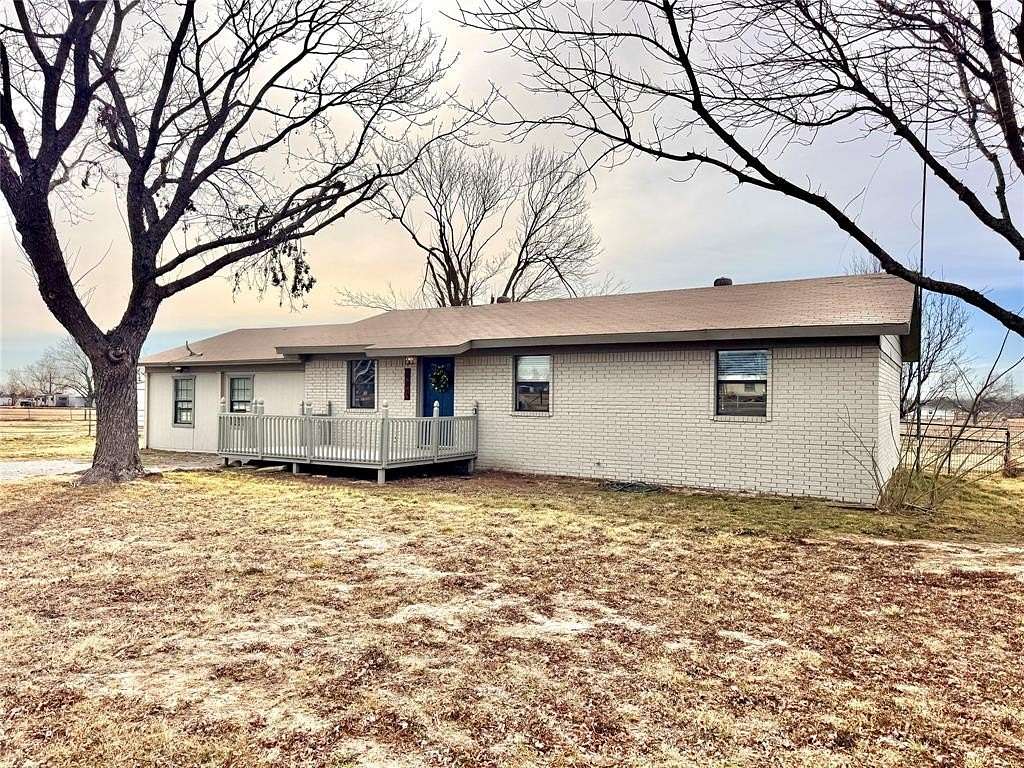 5.25 Acres of Land with Home for Sale in Bridgeport, Texas