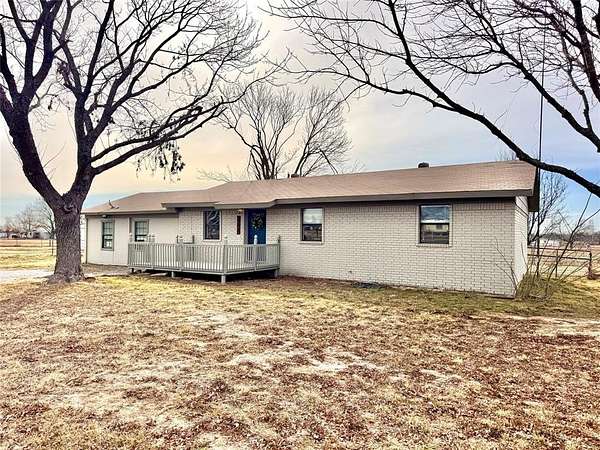 5.25 Acres of Land with Home for Sale in Bridgeport, Texas