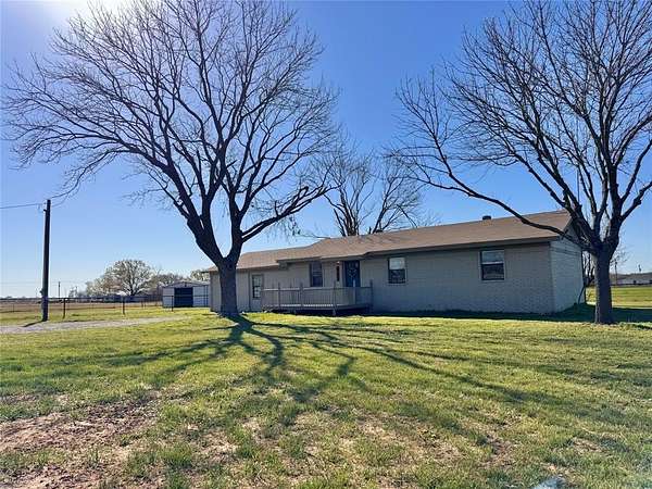 5.25 Acres of Land with Home for Sale in Bridgeport, Texas